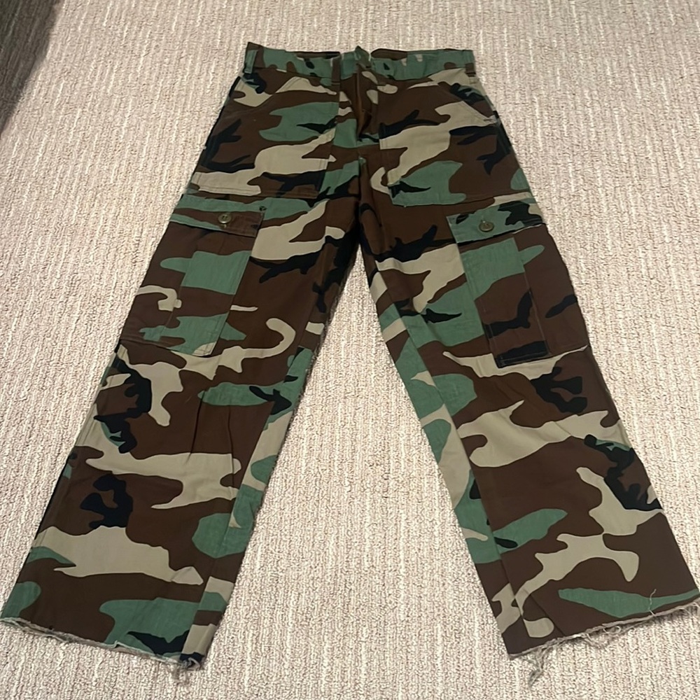 This camouflage pants are in perfect condition. It’s in Small size.